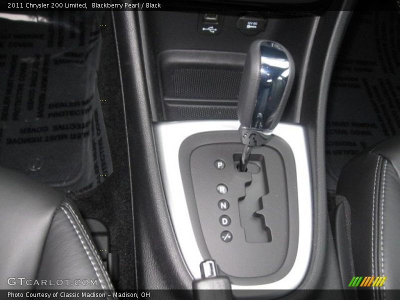 Blackberry Pearl / Black 2011 Chrysler 200 Limited
