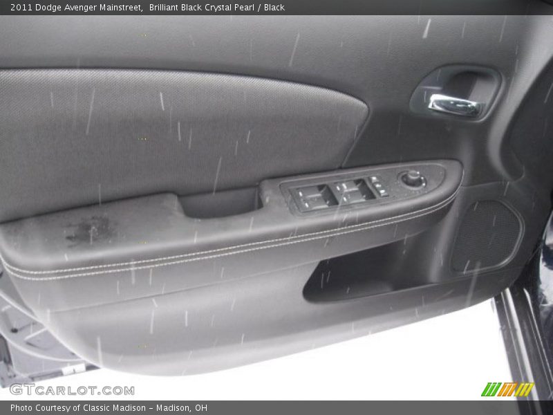 Brilliant Black Crystal Pearl / Black 2011 Dodge Avenger Mainstreet