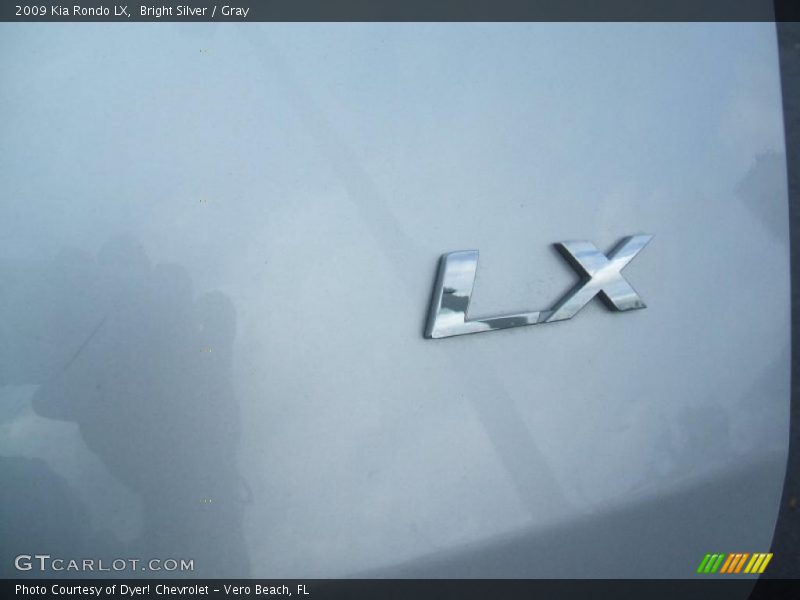 Bright Silver / Gray 2009 Kia Rondo LX