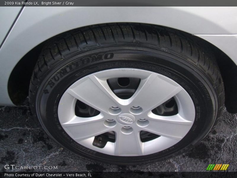 Bright Silver / Gray 2009 Kia Rondo LX