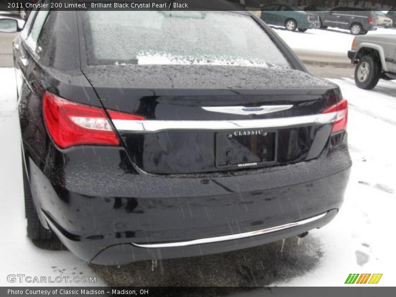 Brilliant Black Crystal Pearl / Black 2011 Chrysler 200 Limited