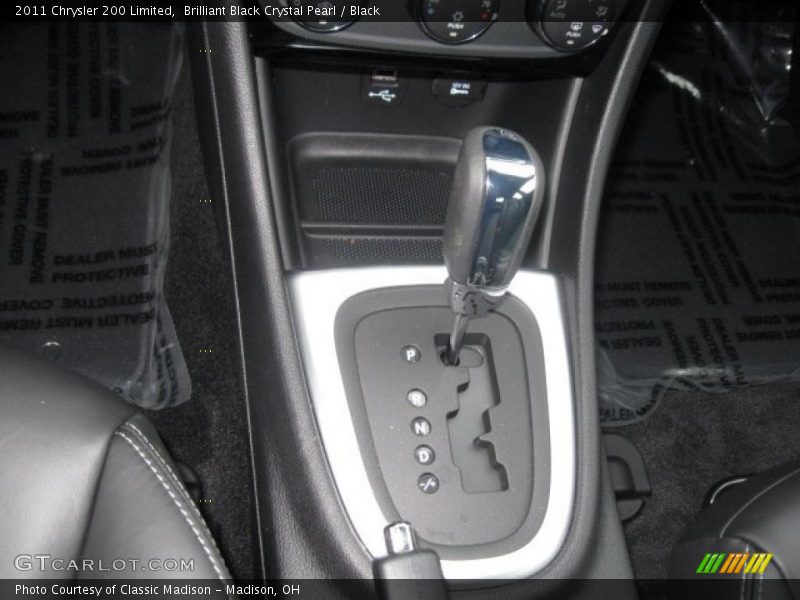 Brilliant Black Crystal Pearl / Black 2011 Chrysler 200 Limited