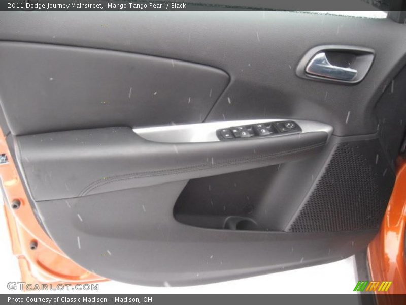 Mango Tango Pearl / Black 2011 Dodge Journey Mainstreet