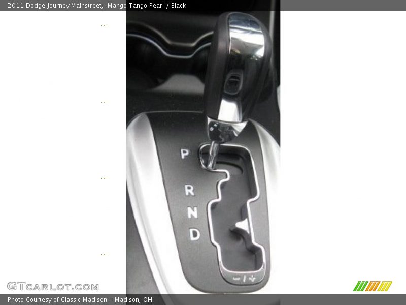 Mango Tango Pearl / Black 2011 Dodge Journey Mainstreet