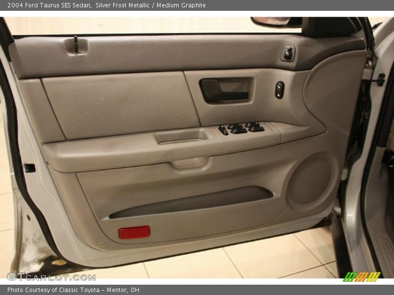 Silver Frost Metallic / Medium Graphite 2004 Ford Taurus SES Sedan