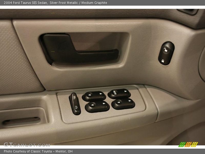 Silver Frost Metallic / Medium Graphite 2004 Ford Taurus SES Sedan