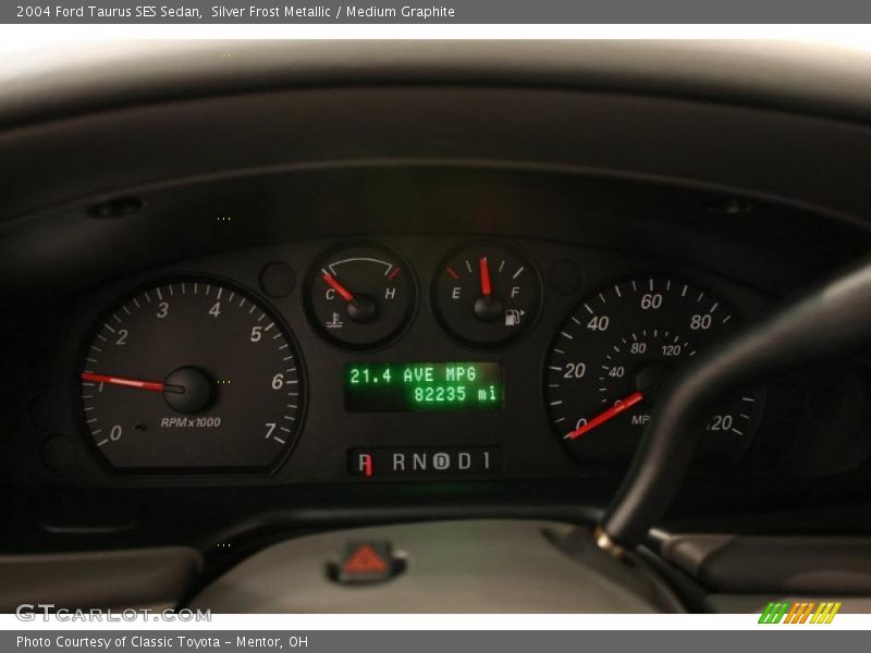 Silver Frost Metallic / Medium Graphite 2004 Ford Taurus SES Sedan