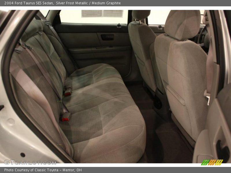Silver Frost Metallic / Medium Graphite 2004 Ford Taurus SES Sedan