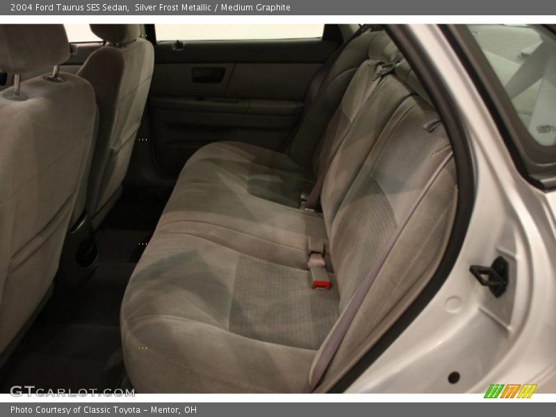 Silver Frost Metallic / Medium Graphite 2004 Ford Taurus SES Sedan