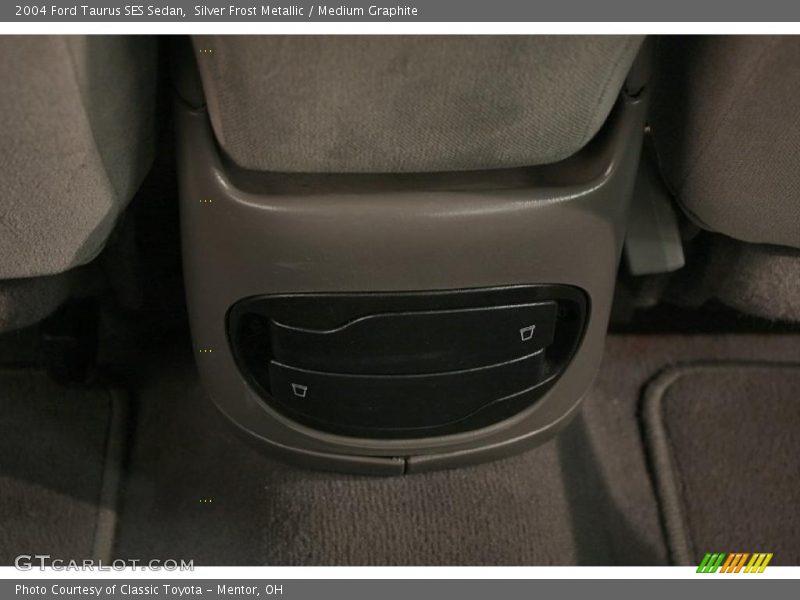 Silver Frost Metallic / Medium Graphite 2004 Ford Taurus SES Sedan