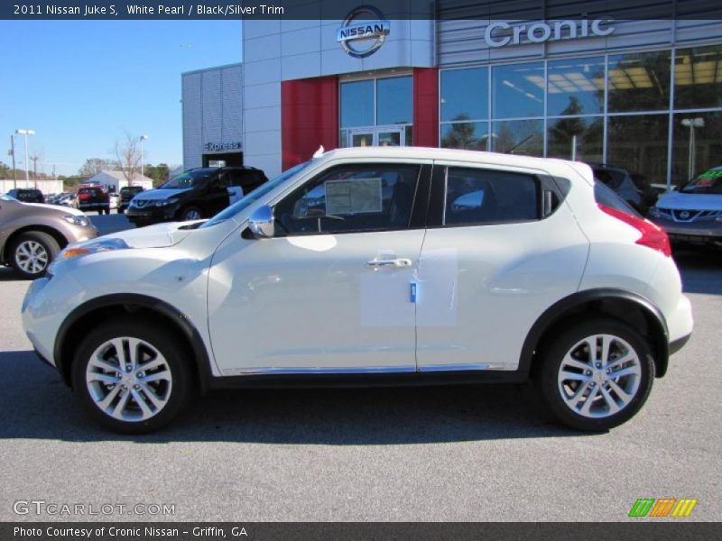 White Pearl / Black/Silver Trim 2011 Nissan Juke S