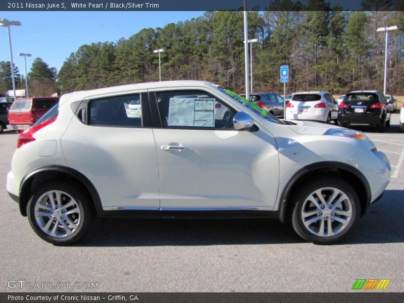 White Pearl / Black/Silver Trim 2011 Nissan Juke S