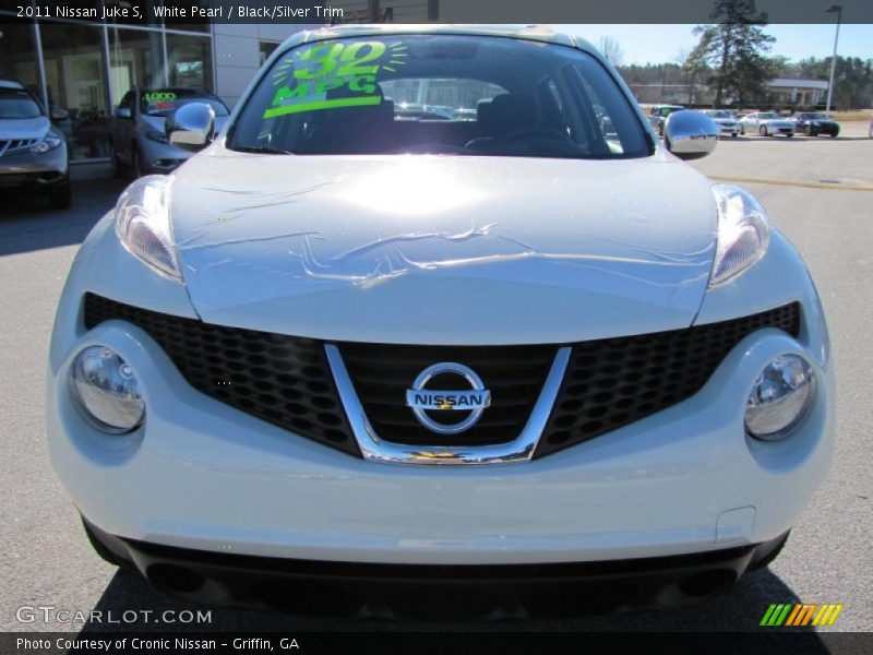 White Pearl / Black/Silver Trim 2011 Nissan Juke S