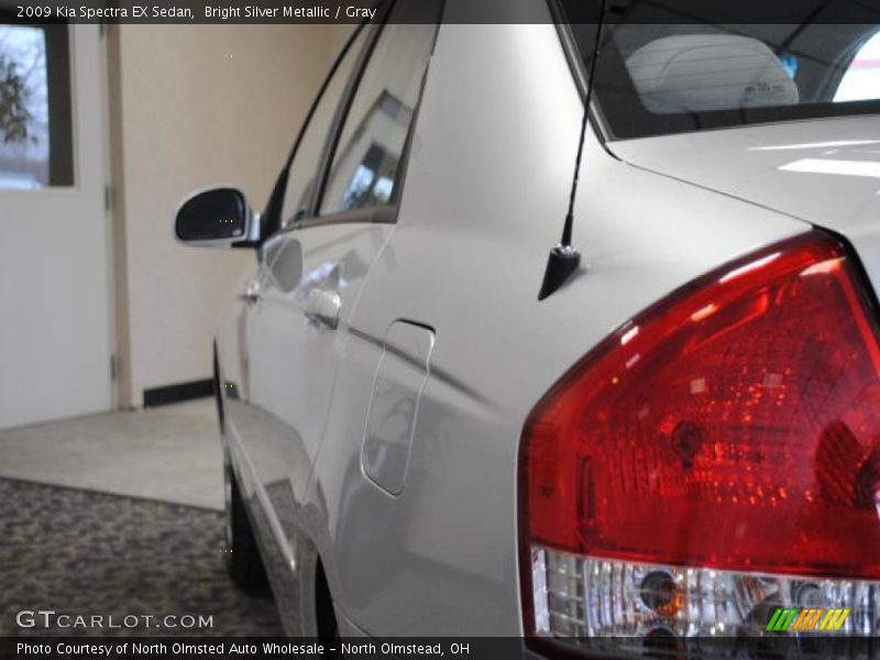 Bright Silver Metallic / Gray 2009 Kia Spectra EX Sedan