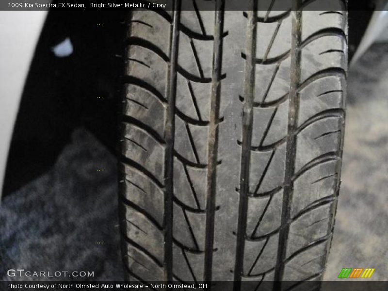 Bright Silver Metallic / Gray 2009 Kia Spectra EX Sedan