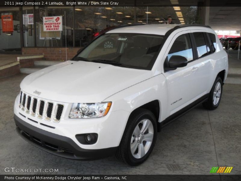 Front 3/4 View of 2011 Compass 2.4 Latitude