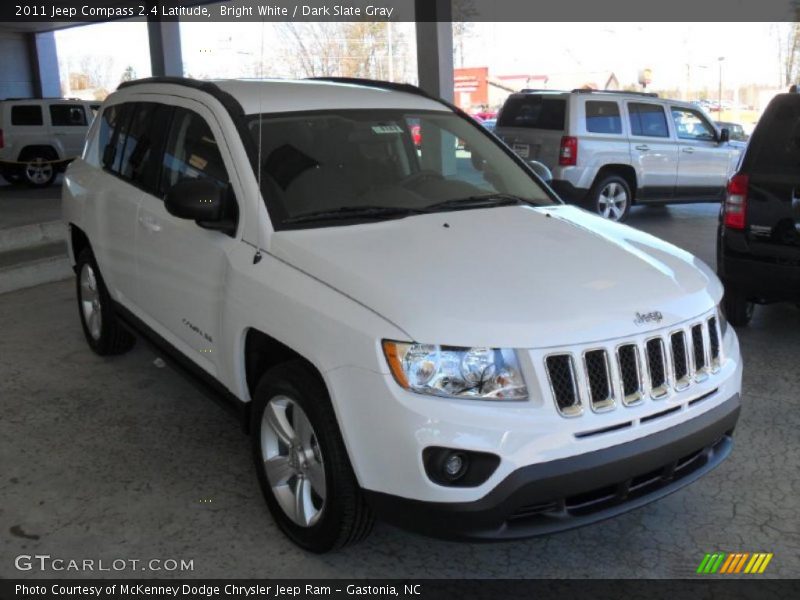 Bright White / Dark Slate Gray 2011 Jeep Compass 2.4 Latitude