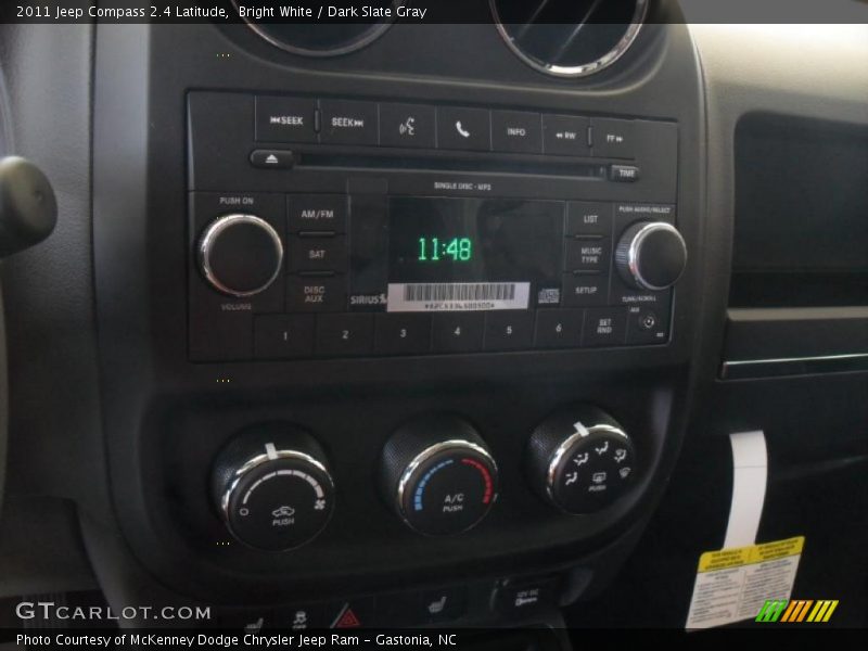 Bright White / Dark Slate Gray 2011 Jeep Compass 2.4 Latitude