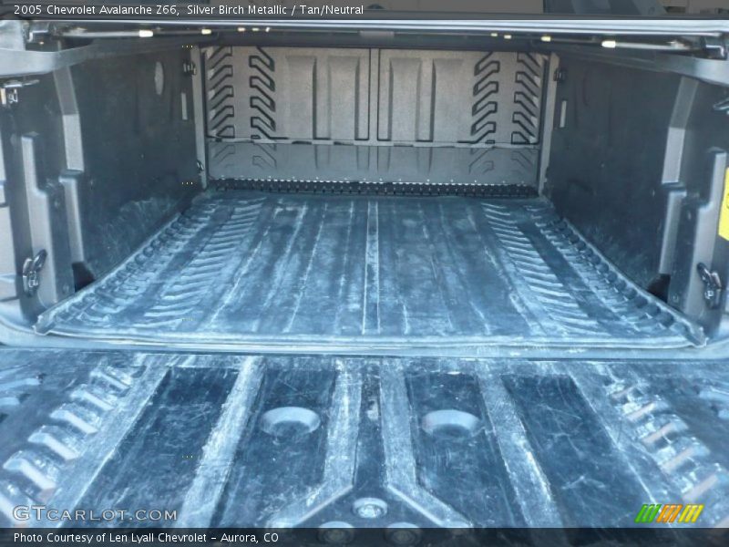 Silver Birch Metallic / Tan/Neutral 2005 Chevrolet Avalanche Z66