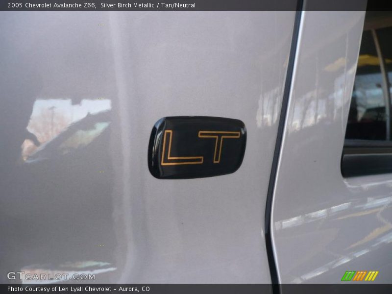 Silver Birch Metallic / Tan/Neutral 2005 Chevrolet Avalanche Z66