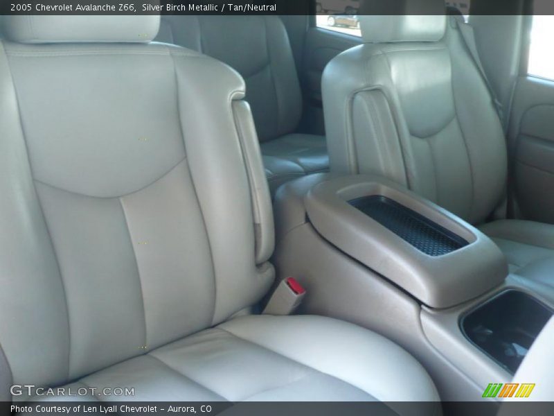 Silver Birch Metallic / Tan/Neutral 2005 Chevrolet Avalanche Z66