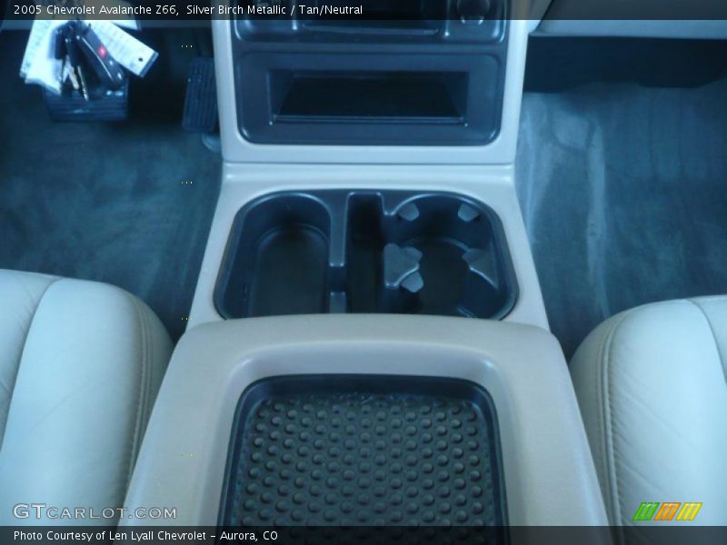 Silver Birch Metallic / Tan/Neutral 2005 Chevrolet Avalanche Z66