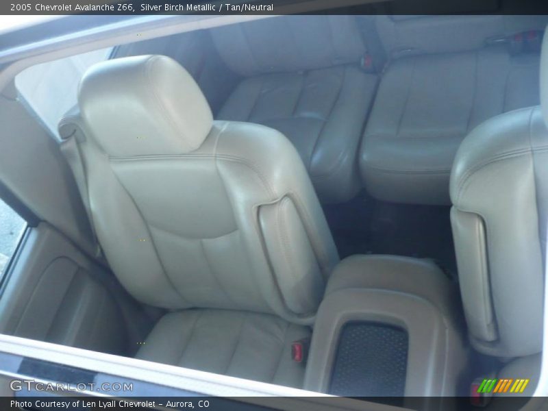 Silver Birch Metallic / Tan/Neutral 2005 Chevrolet Avalanche Z66