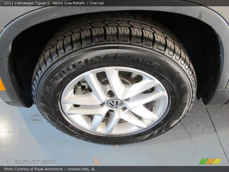 Alpine Gray Metallic / Charcoal 2011 Volkswagen Tiguan S