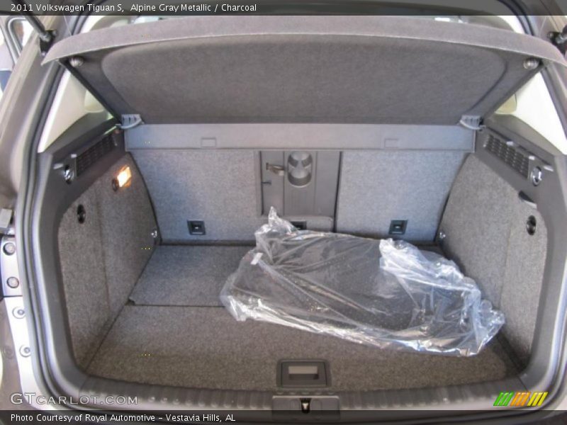 Alpine Gray Metallic / Charcoal 2011 Volkswagen Tiguan S
