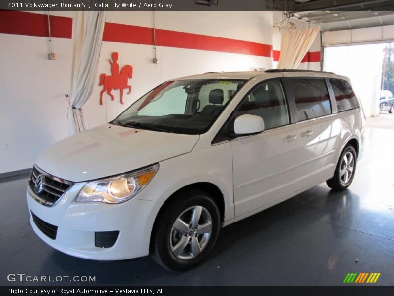 Calla Lily White / Aero Gray 2011 Volkswagen Routan SE