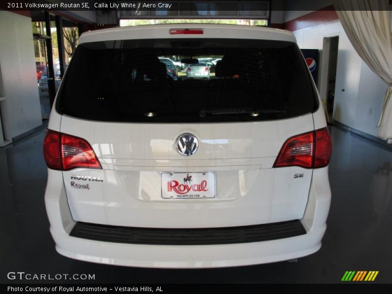 Calla Lily White / Aero Gray 2011 Volkswagen Routan SE