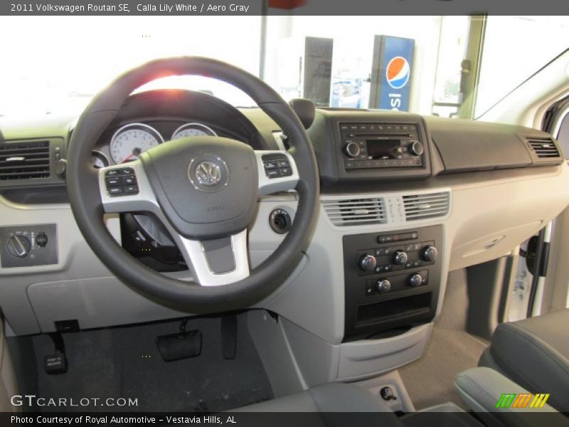  2011 Routan SE Aero Gray Interior