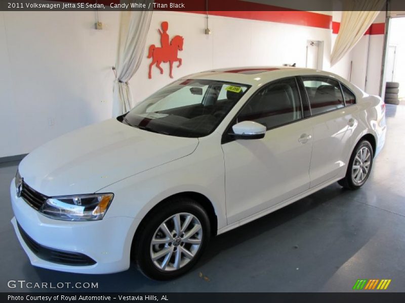 Candy White / Titan Black 2011 Volkswagen Jetta SE Sedan