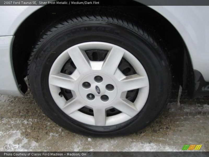 Silver Frost Metallic / Medium/Dark Flint 2007 Ford Taurus SE