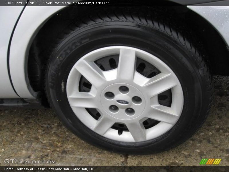 Silver Frost Metallic / Medium/Dark Flint 2007 Ford Taurus SE