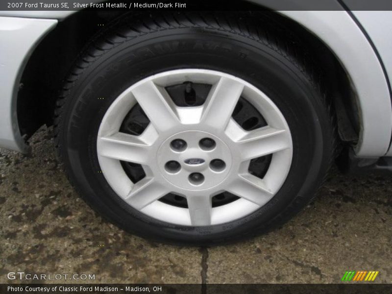 Silver Frost Metallic / Medium/Dark Flint 2007 Ford Taurus SE
