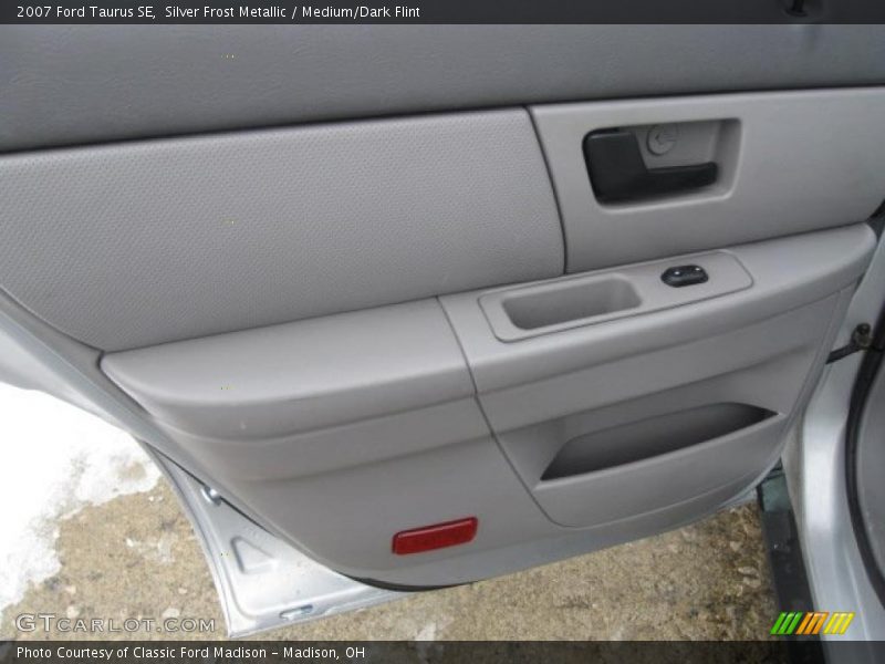 Silver Frost Metallic / Medium/Dark Flint 2007 Ford Taurus SE