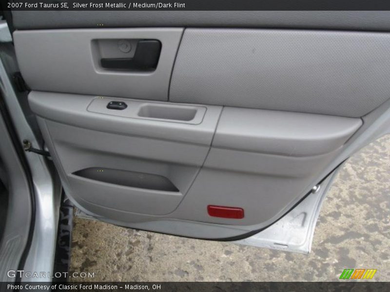 Silver Frost Metallic / Medium/Dark Flint 2007 Ford Taurus SE
