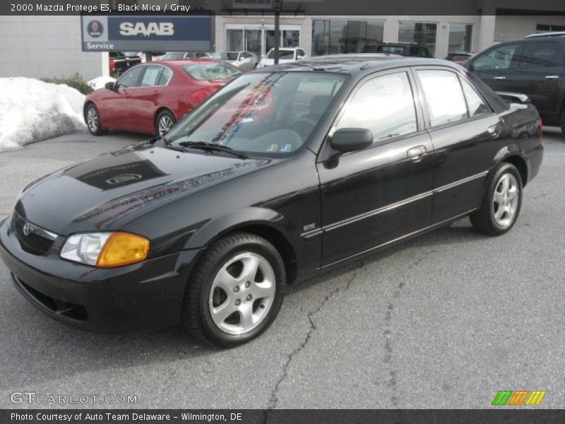 Front 3/4 View of 2000 Protege ES