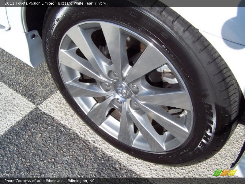 Blizzard White Pearl / Ivory 2011 Toyota Avalon Limited