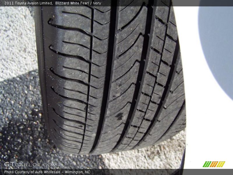 Blizzard White Pearl / Ivory 2011 Toyota Avalon Limited