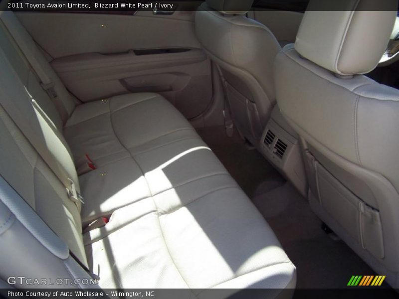 Blizzard White Pearl / Ivory 2011 Toyota Avalon Limited