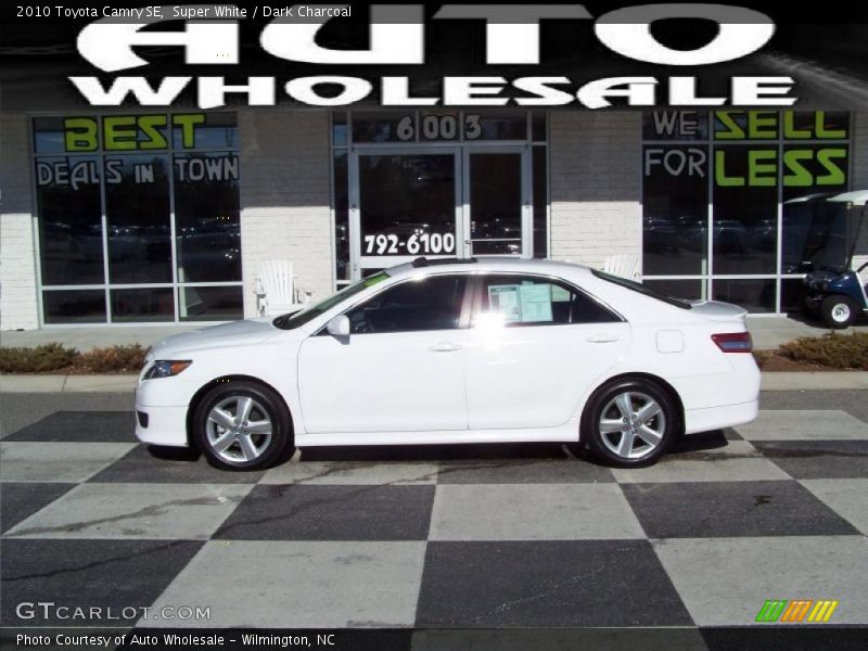Super White / Dark Charcoal 2010 Toyota Camry SE