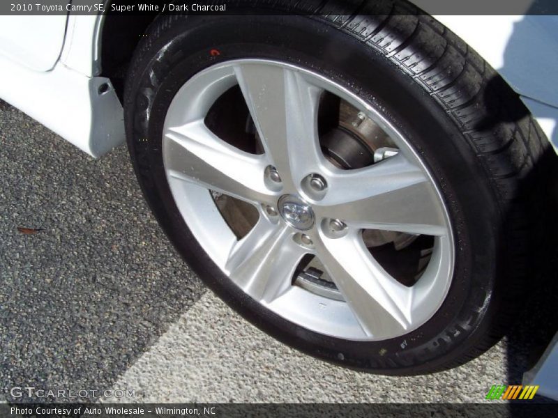 Super White / Dark Charcoal 2010 Toyota Camry SE