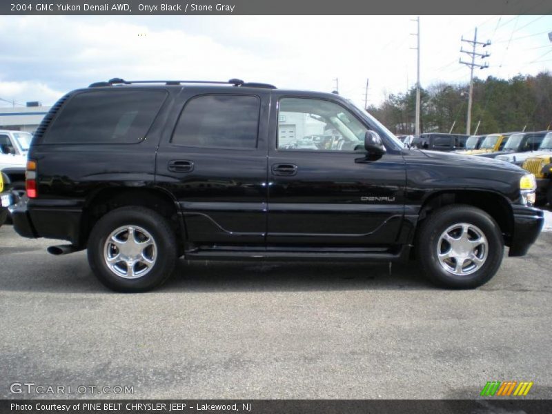 Onyx Black / Stone Gray 2004 GMC Yukon Denali AWD