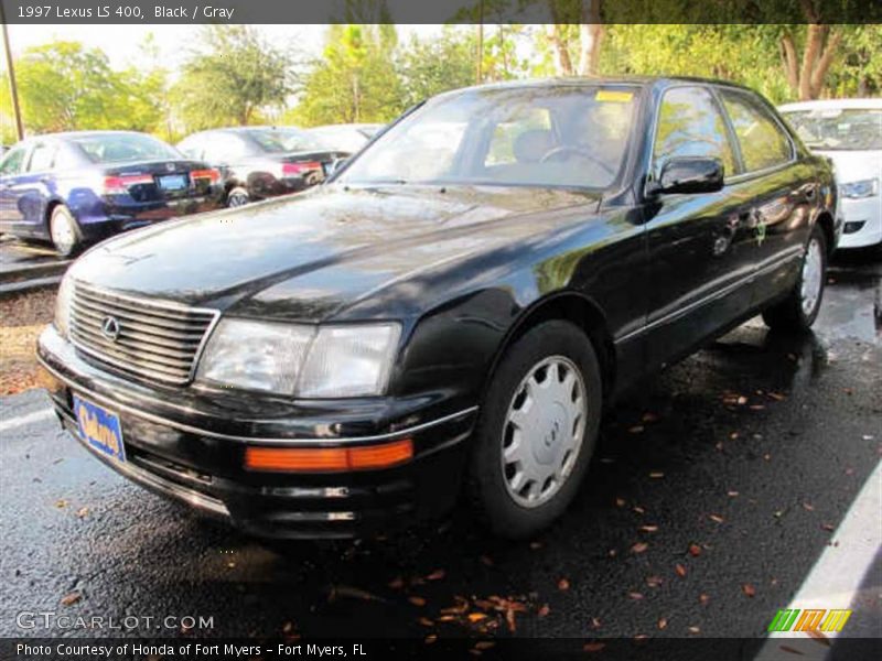 Front 3/4 View of 1997 LS 400