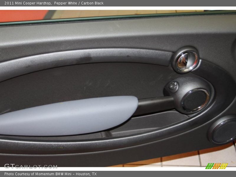 Pepper White / Carbon Black 2011 Mini Cooper Hardtop