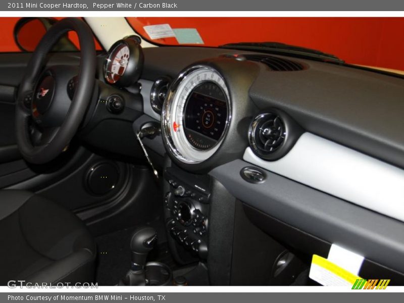 Pepper White / Carbon Black 2011 Mini Cooper Hardtop