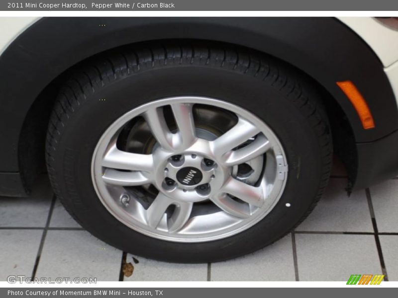 Pepper White / Carbon Black 2011 Mini Cooper Hardtop