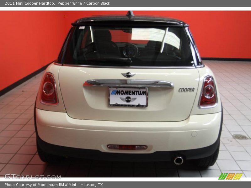 Pepper White / Carbon Black 2011 Mini Cooper Hardtop